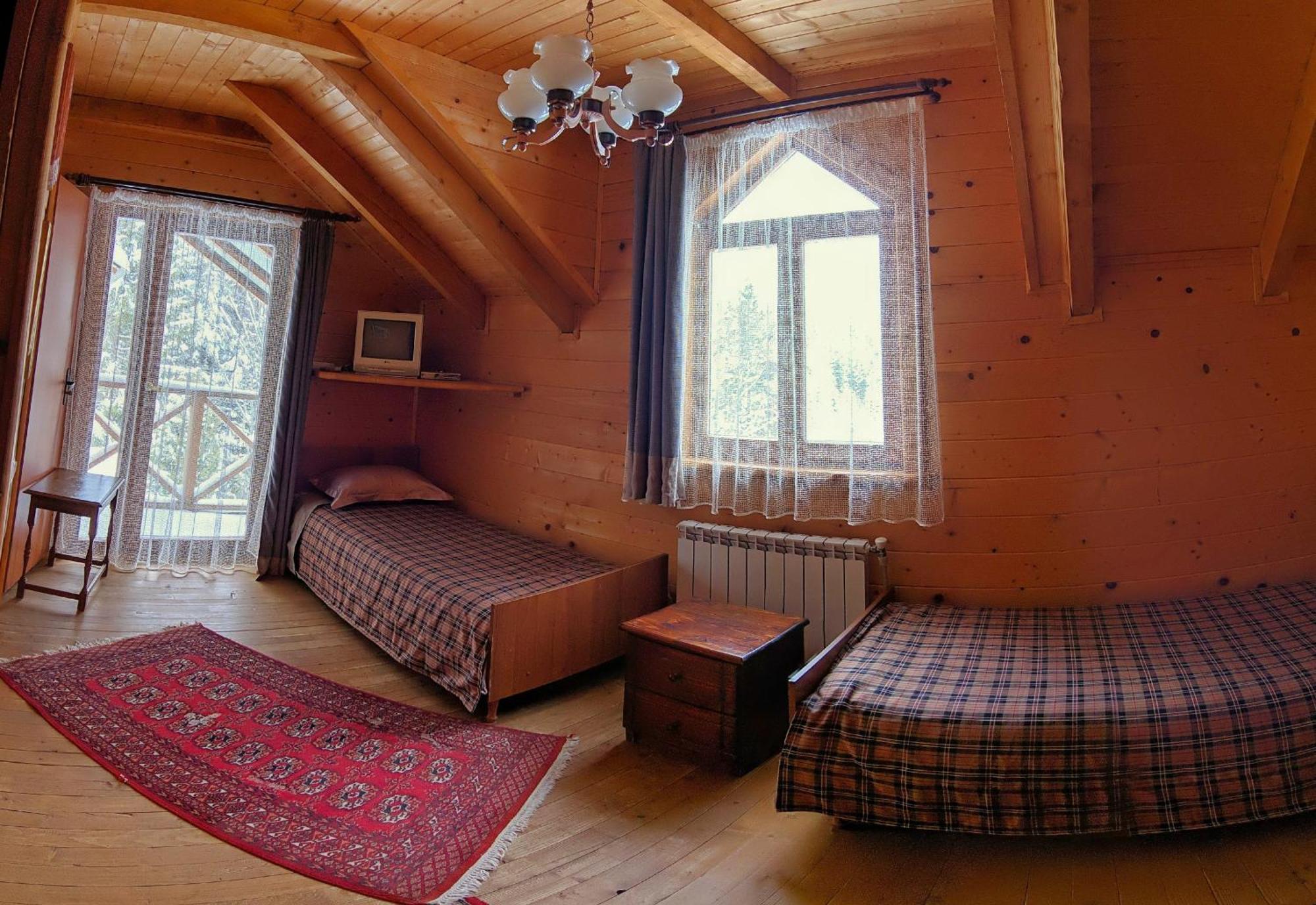 12 Months Estate Guest House Myslovka Bilik gambar